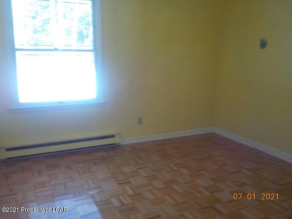 5th image of 222 Viceroy Cir