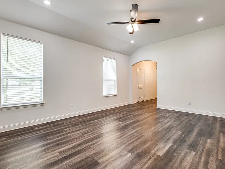 2918 Morgan Dr — Photo 6