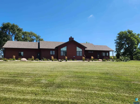 47559 Moody St, Dell Rapids, SD 57022