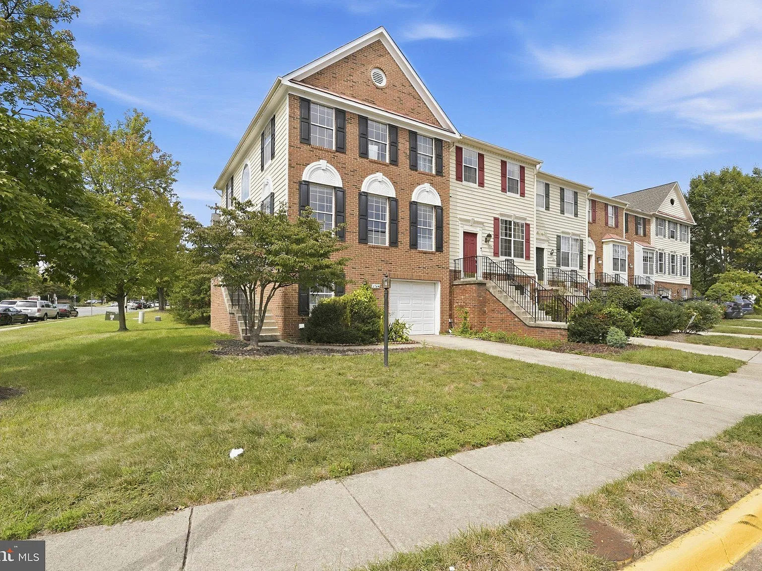 3 bed, 2.5 bath, 2934 sqft, $2,900 — Photo 2