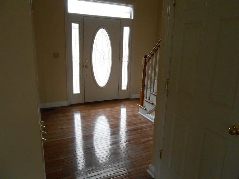 112 Jersey Ct — Photo 2
