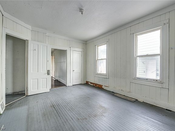 5th image of 3120-3122 W 30th St