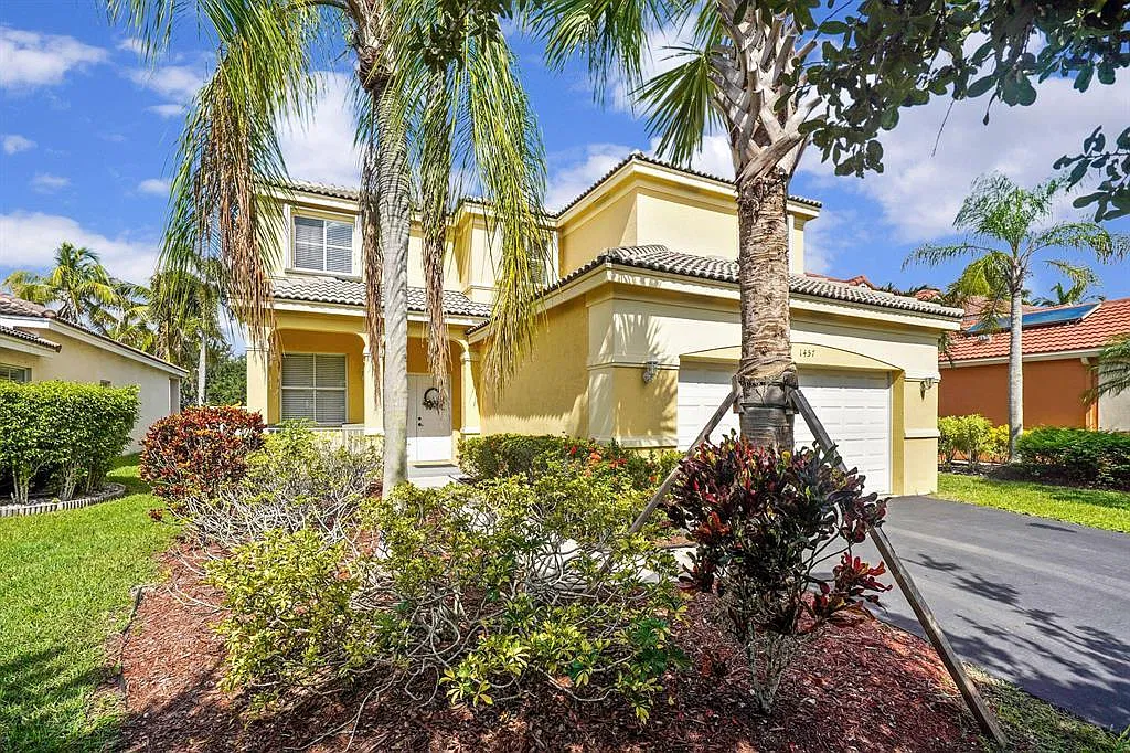 4 bed, 2.5 bath, 2256 sqft, $4,900 — Photo 1