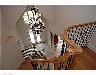 From 2nd floor to foyer