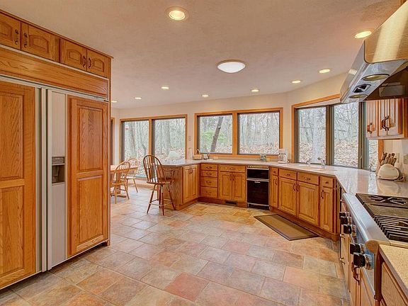 3rd image of 493 White Oak Dr