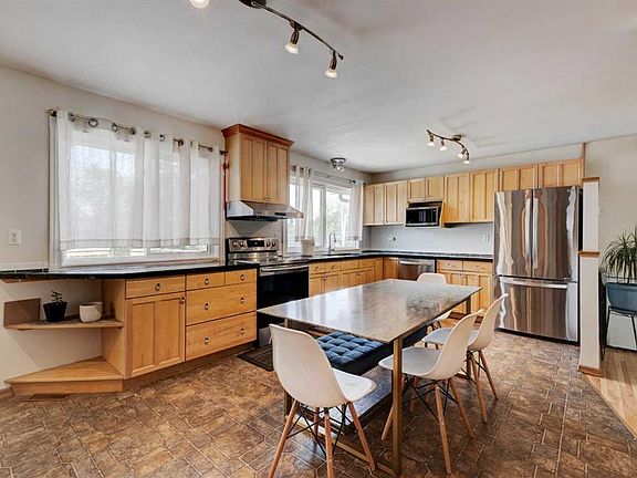 5th image of 212 W Hendon Dr NW