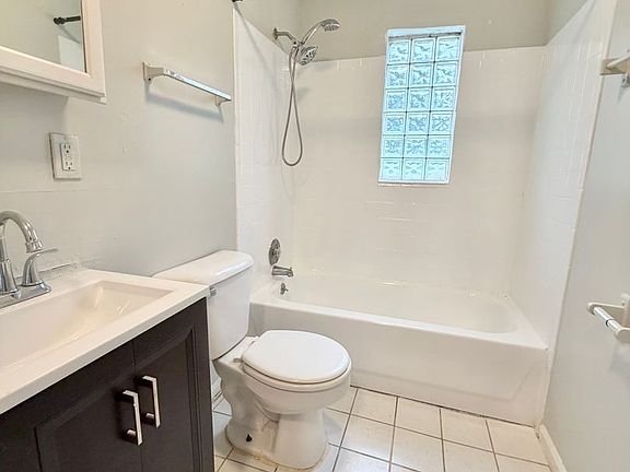 5th image of 949 Adams St #3