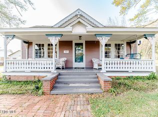 509 Carthage St, Cameron, NC 28326