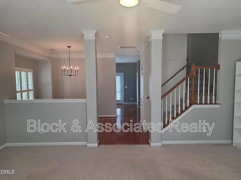124 Braeside Ct — Photo 10