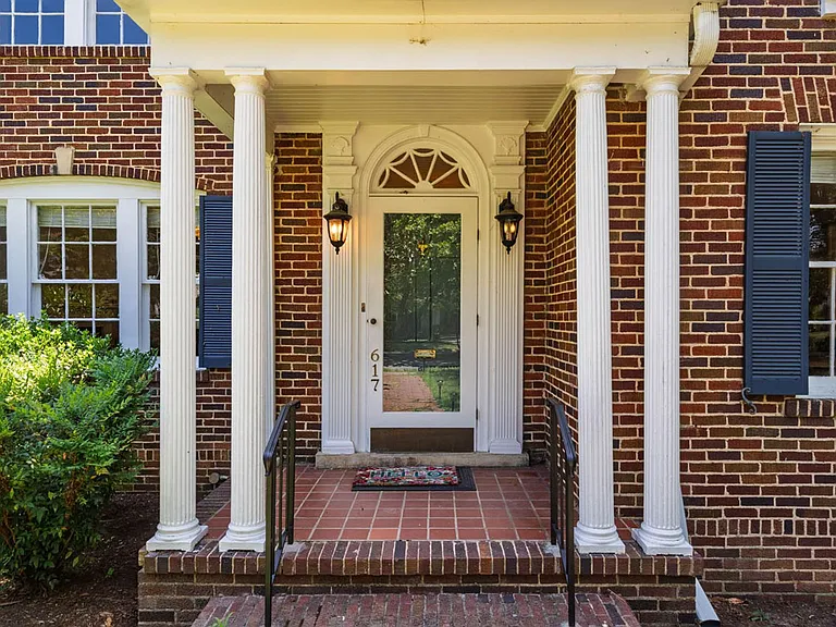 617 Fountain Pl — Photo 2