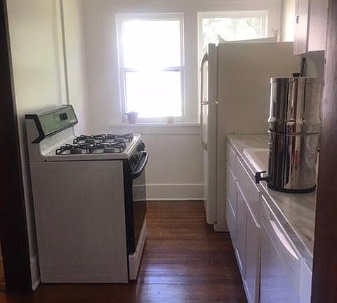 5th image of 1442 Barclay St APT 1