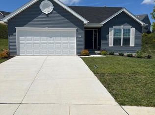 356 Winding Bluffs Ct, Fenton, MO 63026