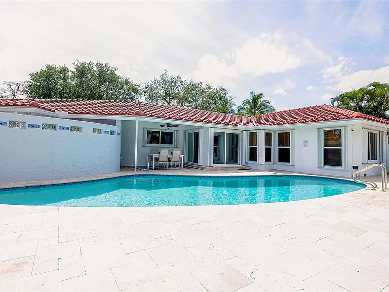 1240 SW 13th Cir — Photo 38