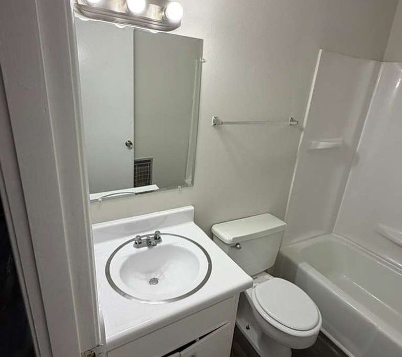 2nd image of 10 Jonquil Ln APT C4