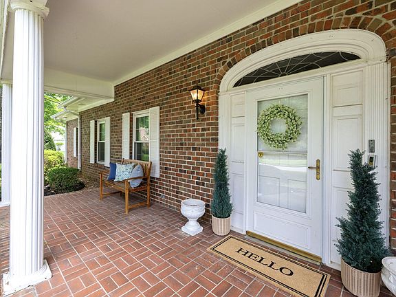 3rd image of 4736 Sussex Ln