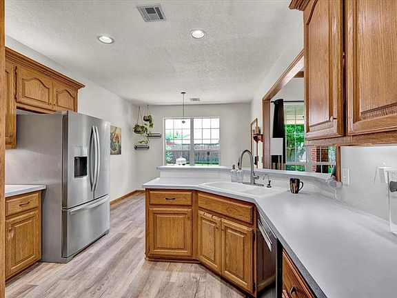 5th image of 6008 SE 57th St