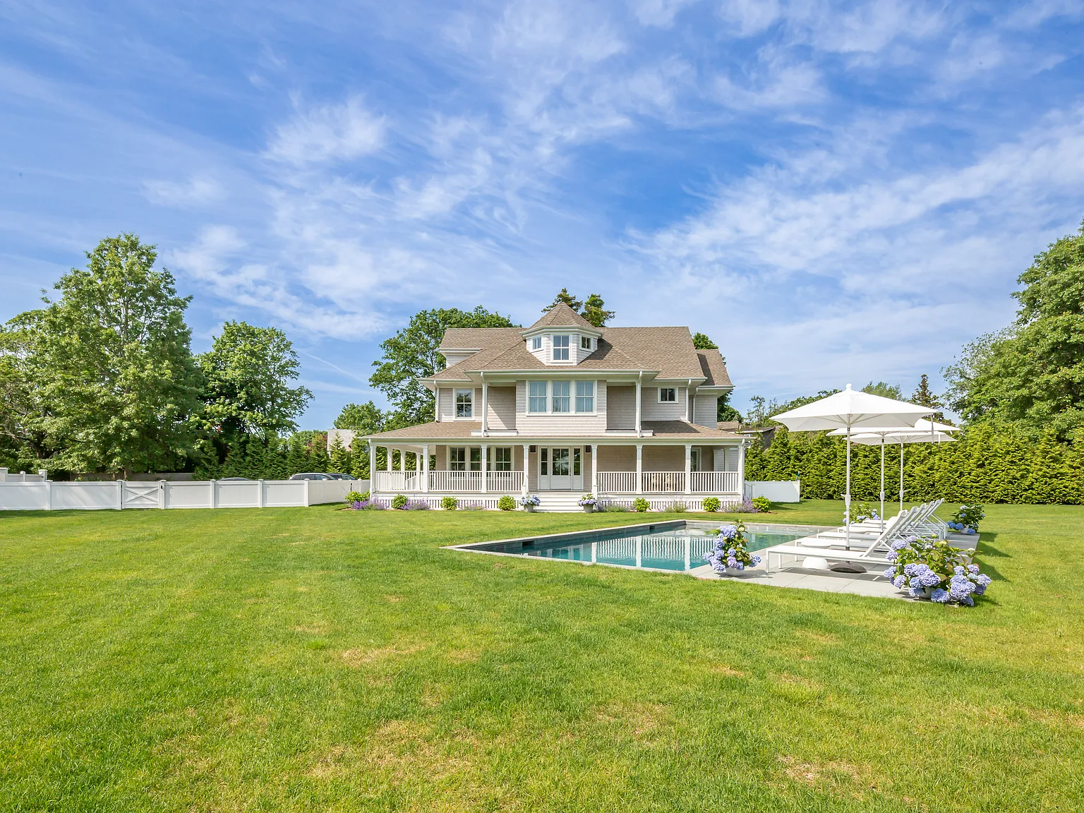 Beautifully Renovated Water Mill Victorian — Photo 1