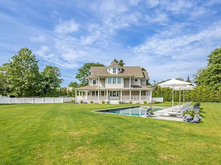 10 Little Cobb Rd — Photo 1