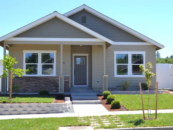 1540 W Harbeck Rd, Grants Pass, OR 97527