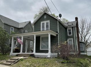 912 S Walnut Ave, Freeport, IL 61032