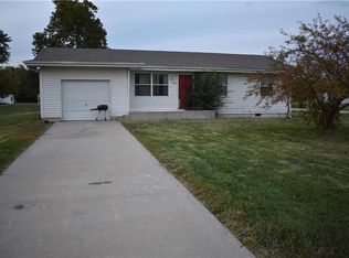1201 Missouri St, Wathena, KS 66090