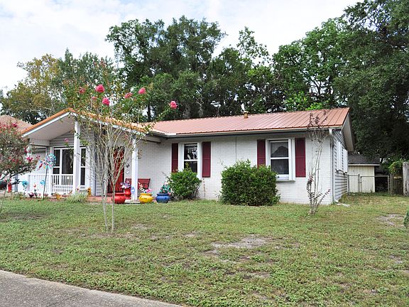 2nd image of 14 Caswell Cir