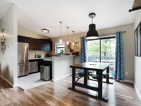 4th image of 836 Hickok Dr #203