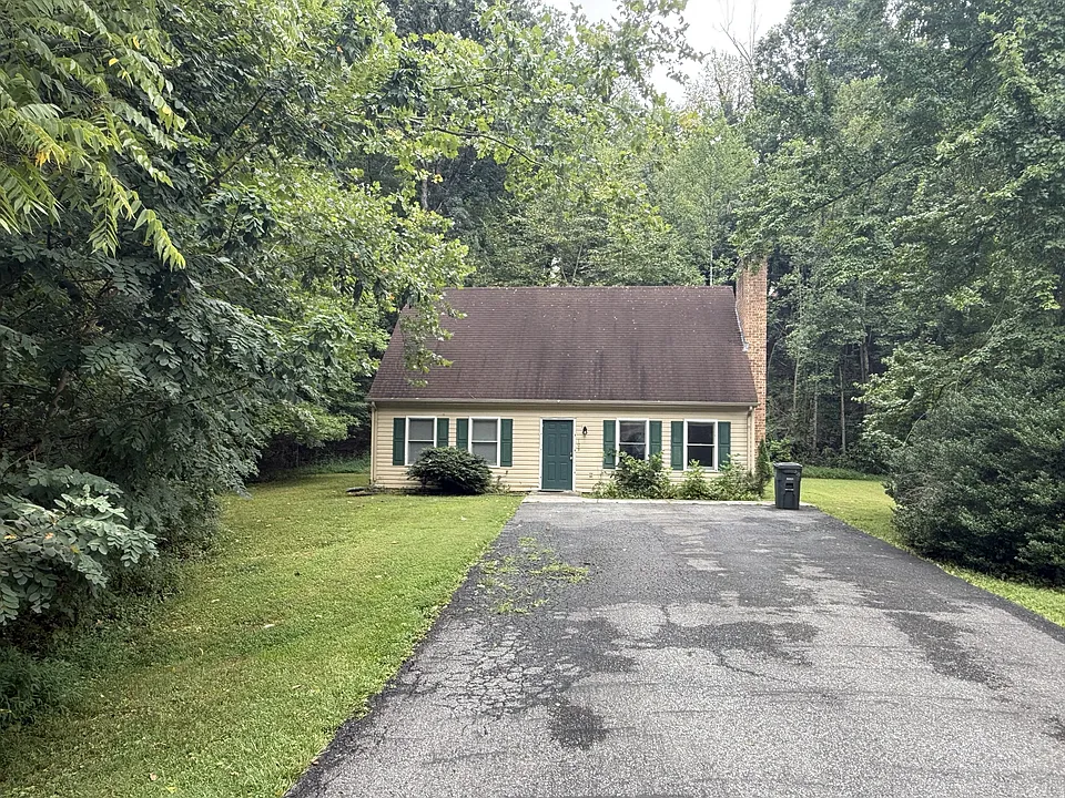 109 Wade Ln