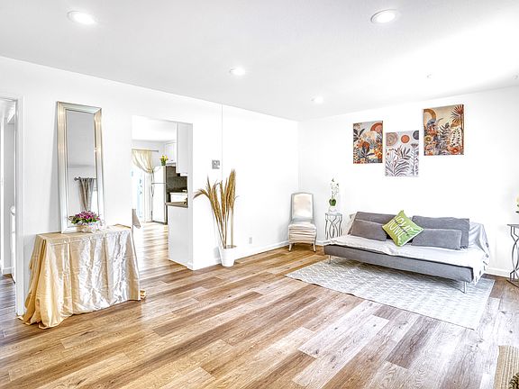 2nd image of 4252 Comet Cir