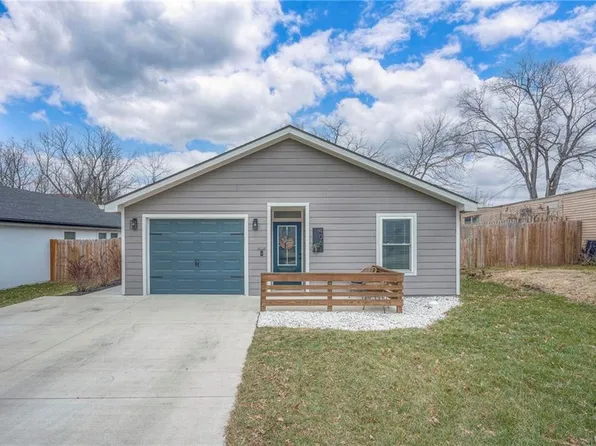 406 Lincoln Ave, Osawatomie, KS 66064