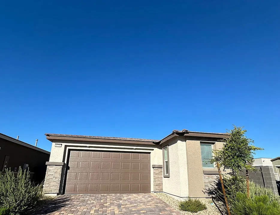 9769 Redwood Cascade St