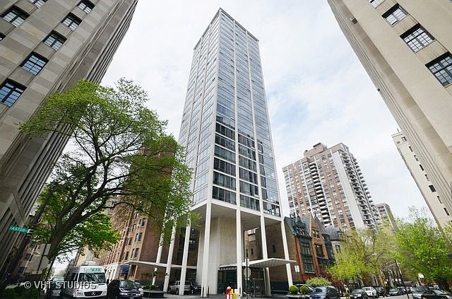 1st image of 1300 N Astor St Unit 9C