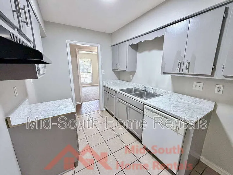 4147 Hallview Dr — Photo 6