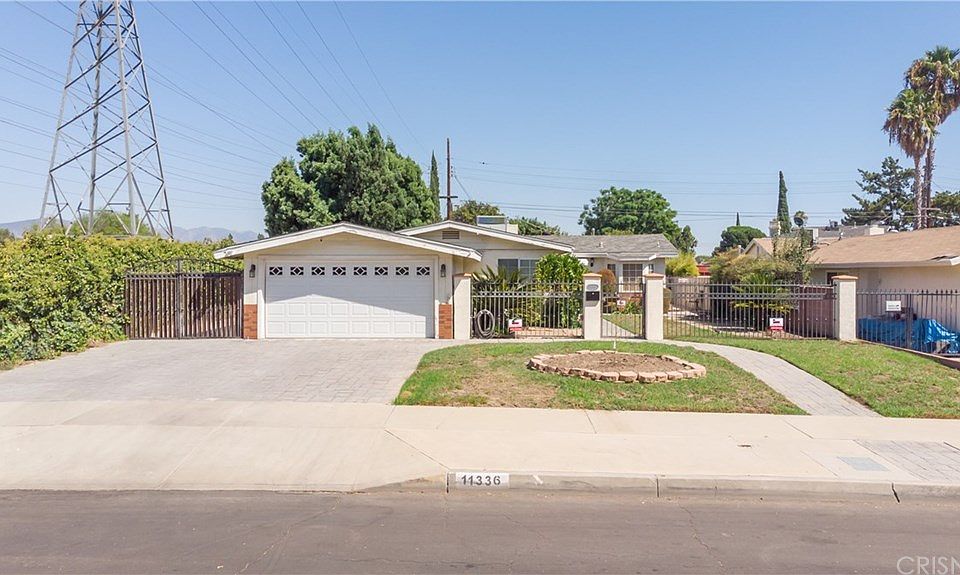 1st image of 11336 Amestoy Ave