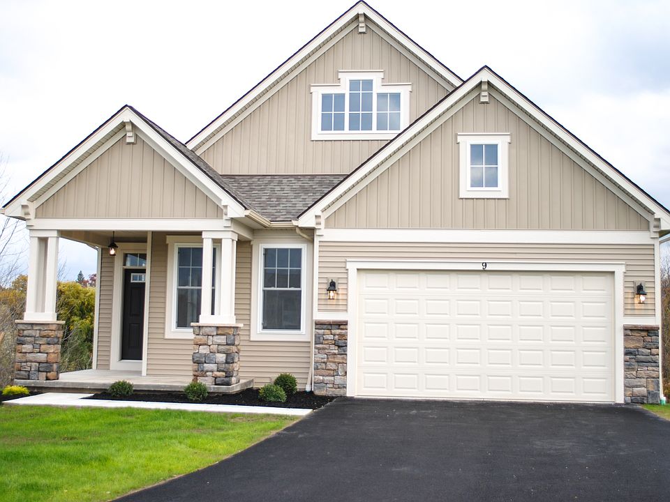 1st image of 25 Thompson Ln