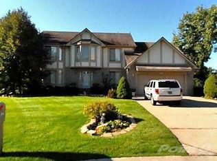 29701 Essex Ct, Farmington Hills, MI 48331