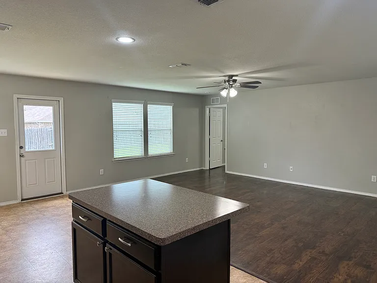 1804 Gayla Creek Dr — Photo 6