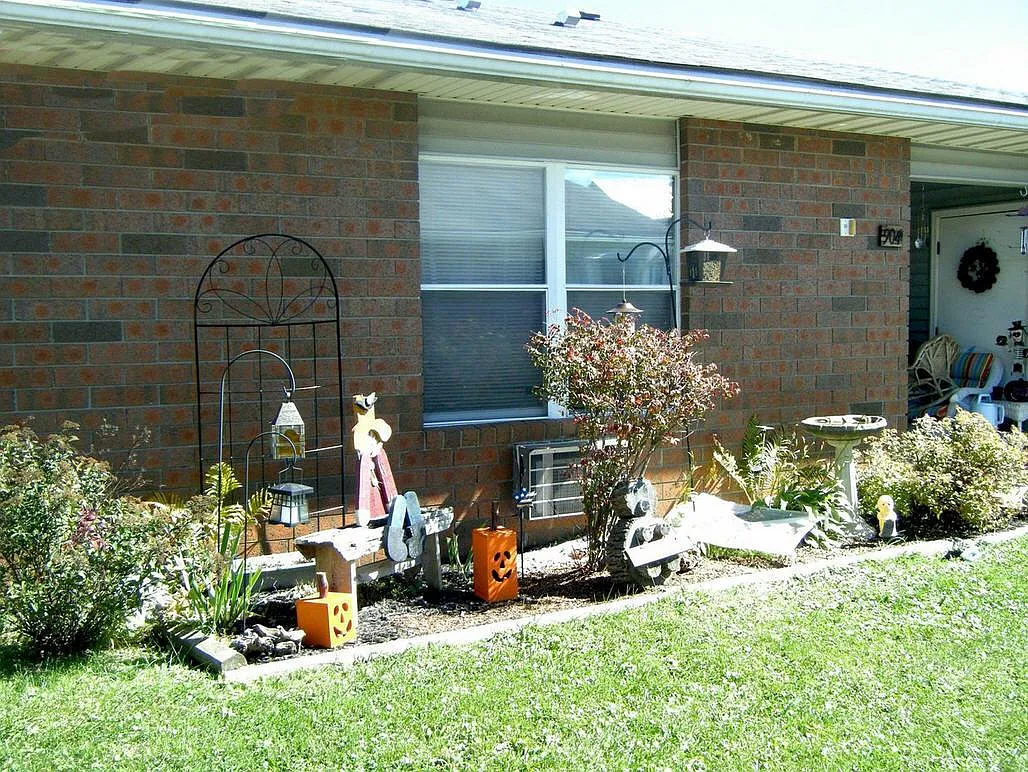 Crawford Manor Apartments — Photo 4