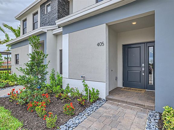 5th image of 306 NE 1st Dr