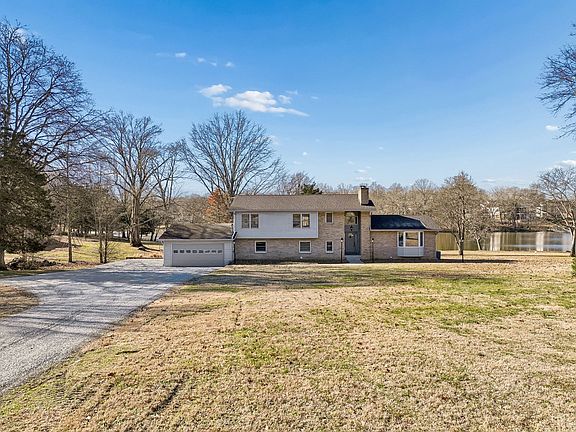 3rd image of 1795 Needmore Rd