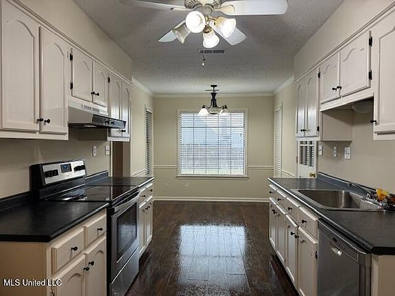 4th image of 938 Pine Birch Pl