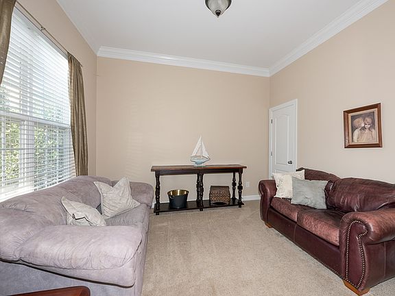 2nd image of 404 Palmerston Ln