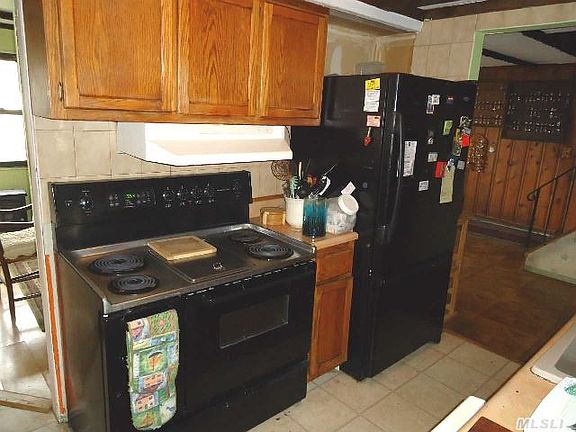 3rd image of 11 Newport Ave