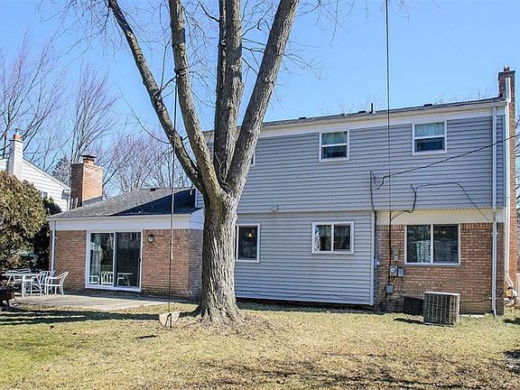 5th image of 2688 Hawks Ave