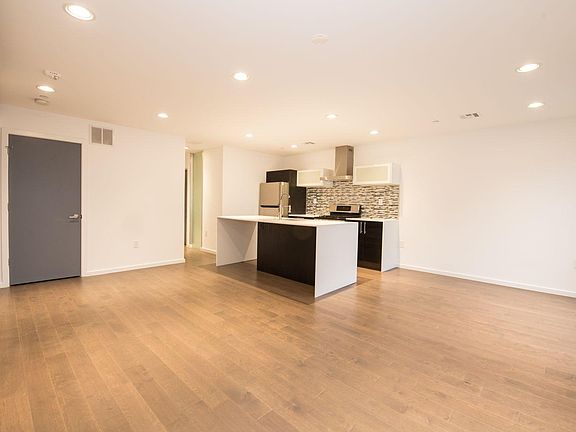 2nd image of 1531 N Franklin St #3C
