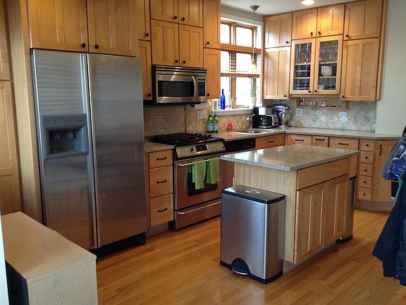3rd image of 722 Clarence Ave