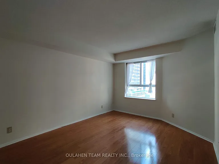 711 Bay St #717 — Photo 8