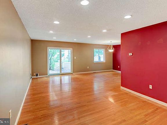 4th image of 164 Thoreau Dr