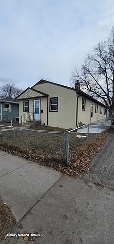 120 Maryland Ave W Photo 1