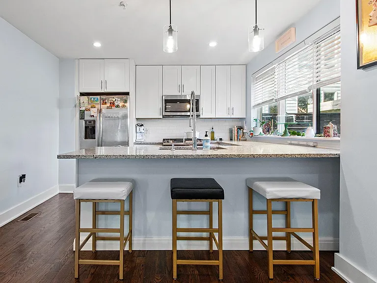 1649 E Eyre St #7 — Photo 13